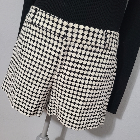 Banana Republic Women's Black and White Shorts NWT Size 8 - Picture 3 of 13